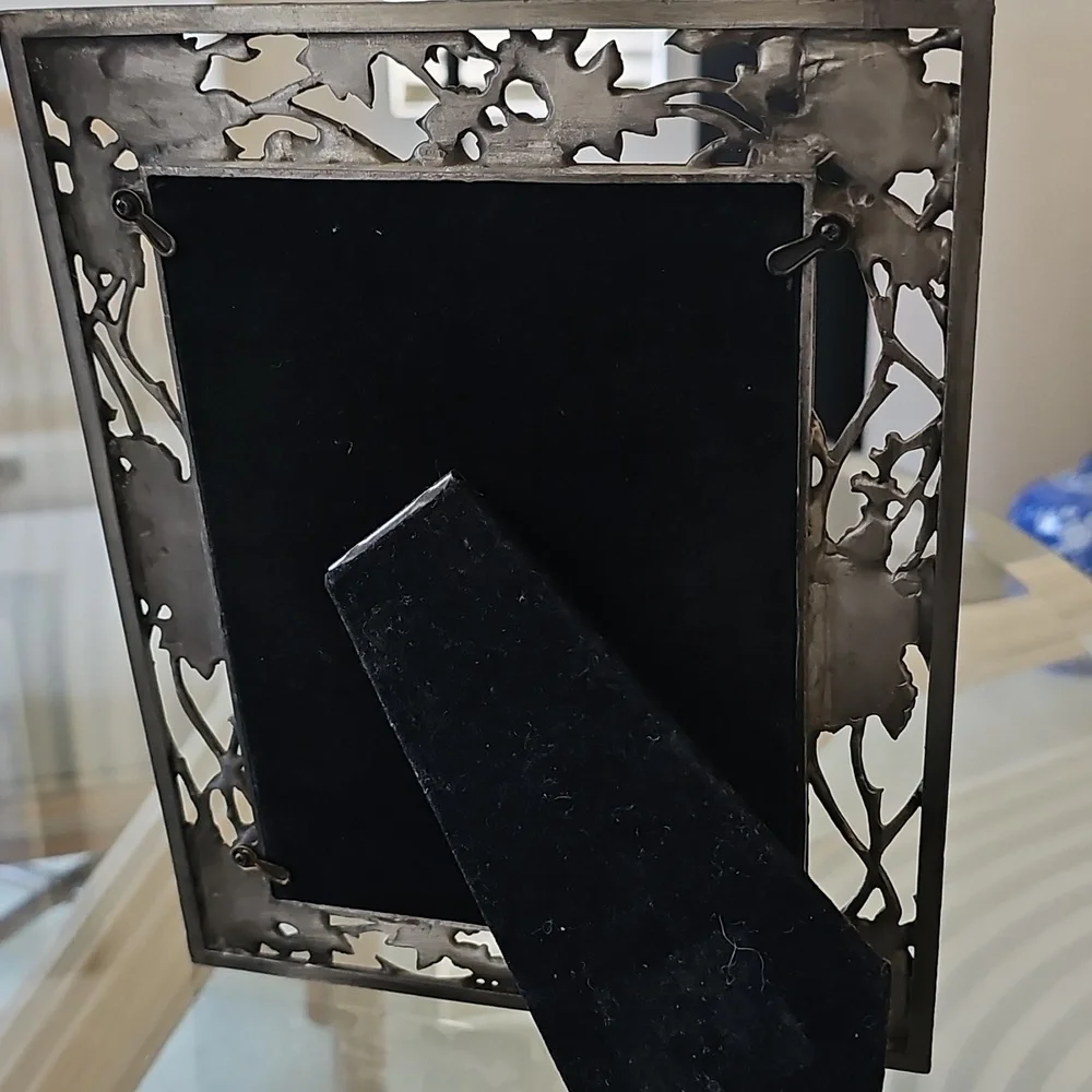 Beautiful Vintage Metal Flowers Picture Frame